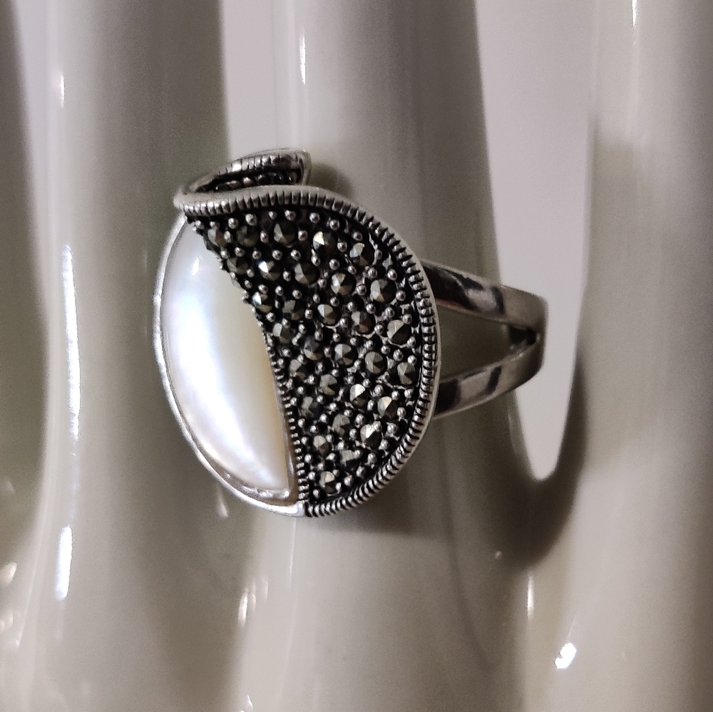 Stunning Victorian Heirlooms Ring Mother of Pearl Marcasite Sterling Silver